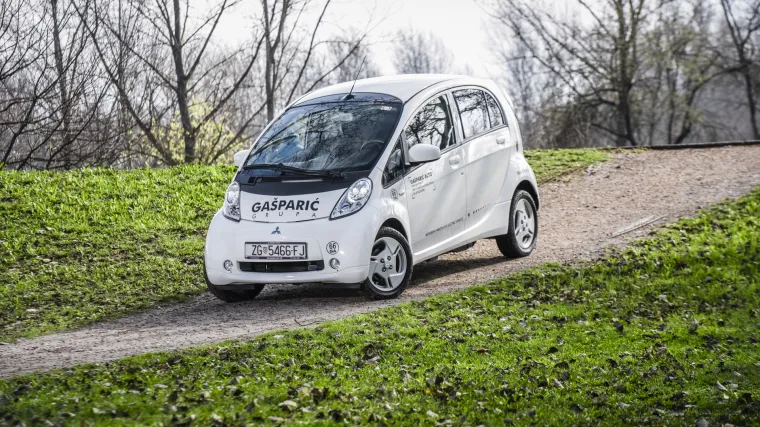 Malo vozilo budućnosti koje nudi osjećaj ravnopravnosti u prometu