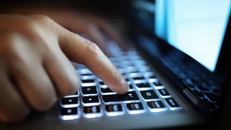Oglašavao prodaju na internetu i prevario troje ljudi