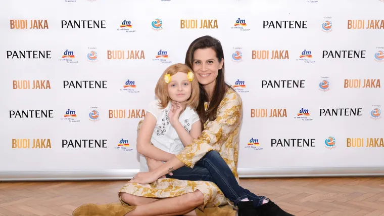 Donirane prve tri vlasulje u Pantene kampanji 'Budi jaka'