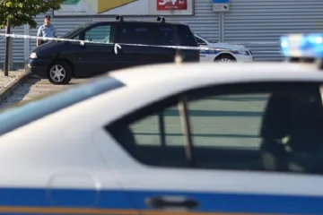 Na glavu mu bacili teglu s cvijećem, izudarali ga, pa ukrali novčanik i mobitel