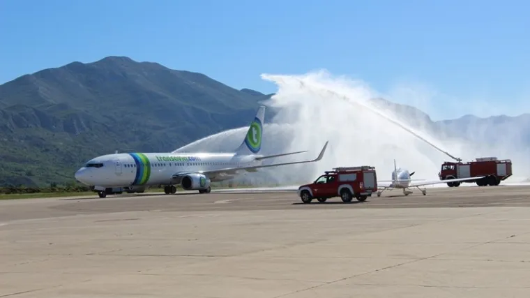 Show u Konavlima: Vodenim topovima dočekali novog avioprijevoznika