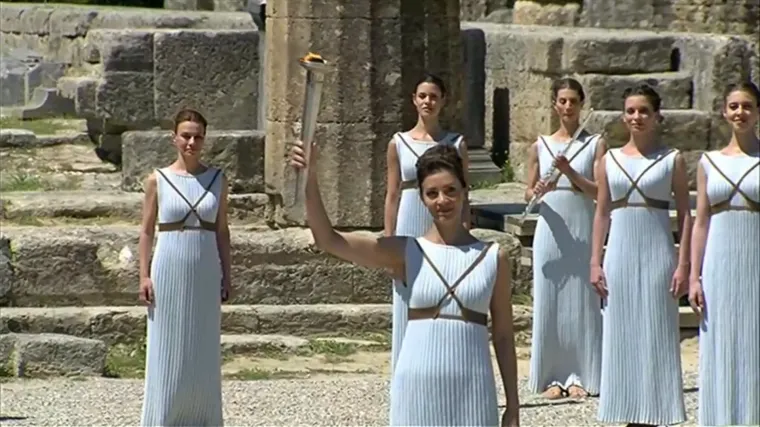 U grčkoj Olimpiji upaljen olimpijski plamen: sada kreće na dugi put do Rija