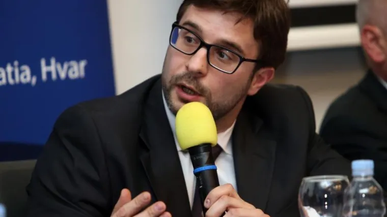 Ekonomisti o manjku u proračunu i državnom dugu