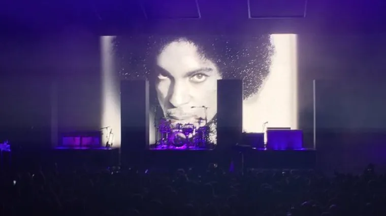 Pogledajte posljednji nastup Princea prije osam dana: 'Pričekajte par dana prije nego &scaron;to se počnete moliti za mene'