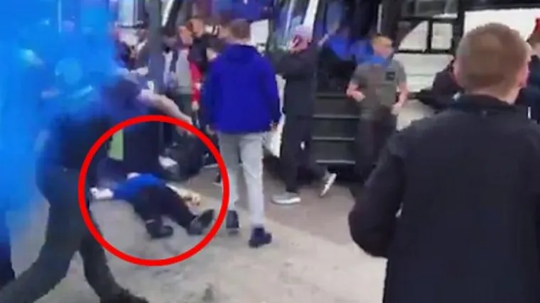 Žestoki obračun navijača Uniteda i Evertona na putu do Londona