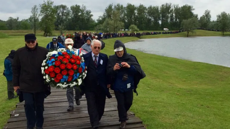 Na komemoraciji u Jasenovcu vi&scaron;e od dvije tisuće ljudi, Mesić: 'Ako netko govori kao usta&scaron;a, onda je on usta&scaron;a'