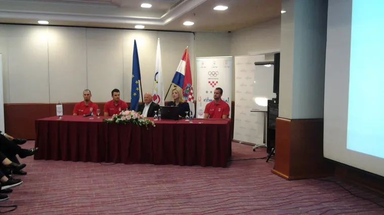 Gdje god bili na otvorenom, za&scaron;titite se od &scaron;tetnog UV zračenja