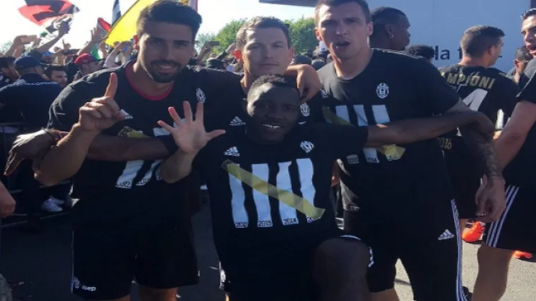 Ludnica na ulicama Torina, Mandžukić i suigrači u zajedničkoj proslavi!