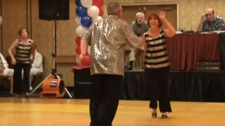 Par je oduševio plesom, a onda je uskočila ona i rasturila