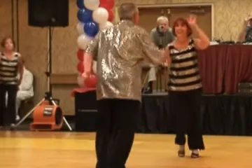 Par je oduševio plesom, a onda je uskočila ona i rasturila