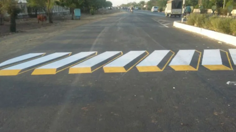 Indija planira na ceste postaviti 3D slike koje bi služile kao virtualni ležeći policajci