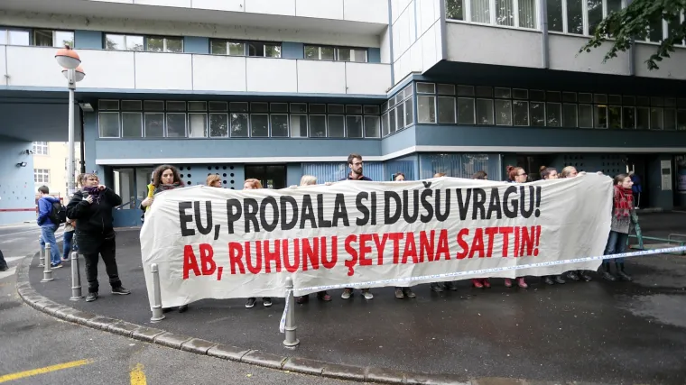 Priredili 'dobrodo&scaron;licu' za Erdogana i pozvali na skidanje maski: 'EU, prodala si du&scaron;u vragu!