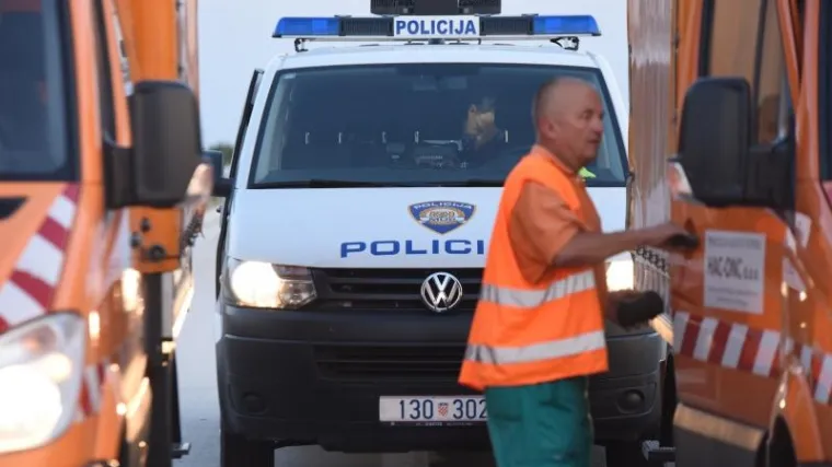 Lažni policajci zaustavili vozača i orobili ga