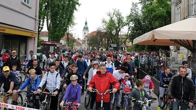 Prvosvibanjska biciklijada &ndash; sindikalci se ne boje ki&scaron;e, pedalira se i ako bude padala