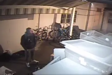 'Stavi kapuljaču prije nego nešto ukradeš, a ne poslije, glupane!'