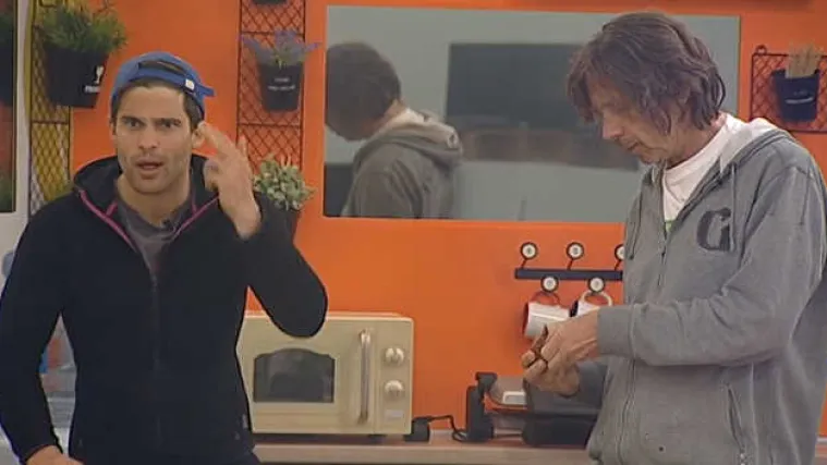 Fabio i Violeta se svađaju oko hrane