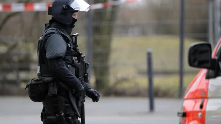 Dvojica mu&scaron;karaca i žena u Britaniji povezani s terorizmom? Optuženi za skupljanje informacija i novca