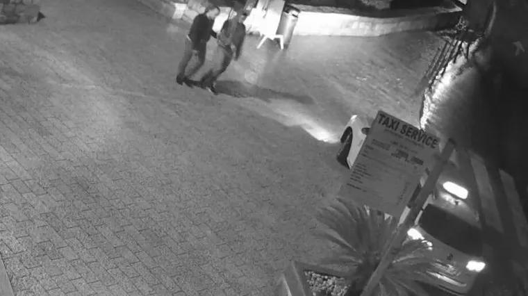 Nadzorna kamera sve zabilježila: stigao i konačni dokaz ulaska prevarenog slijepog turista u taksi!