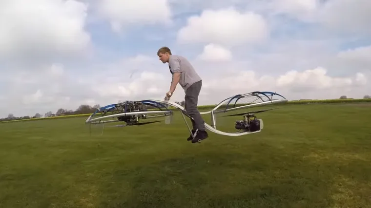 Lijeni ste za pedaliranje? Ovaj će vas leteći bicikl onda oduševiti