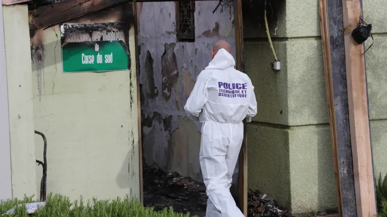 Novi slučaj ksenofobije? Na Korzici izgorjela muslimanska dvorana, sumnja se na podmetanje
