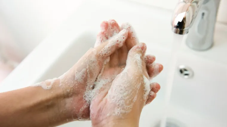 Evo zašto obavezno morate skinuti prsten kada perete ruke