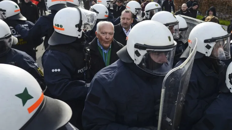 Sukobi s policijom trajali satima, 400 uhićenih!