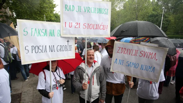 Sindikalna povorka s nekoliko stotina ljudi krenula prema Maksimiru: 'Ljude ispred profita!'