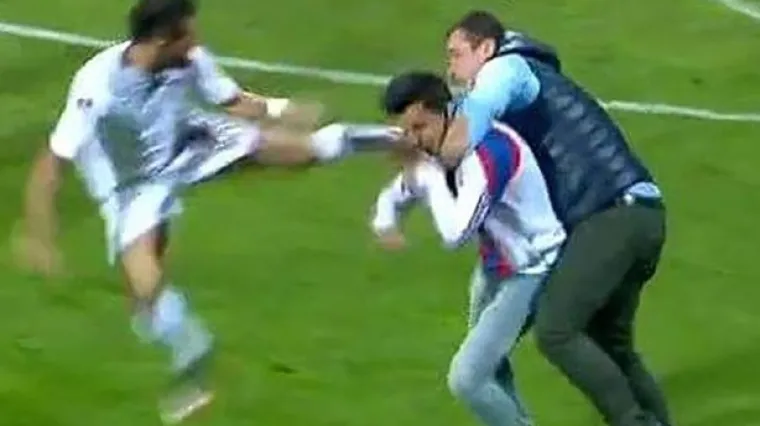 Navijač napao suca pa zaradio udarac u stilu Bruce Leeja