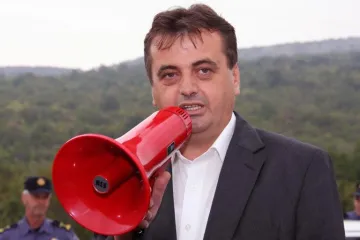 'To su gluposti, još uvijek me boli ranjena noga'