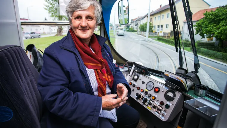 Gospođa Anica nakon 33 godine upravljanja tramvajima oti&scaron;la u mirovinu: legendi čestitao i gradonačelnik!