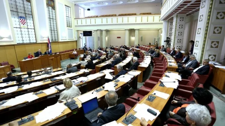 Golemo nevrijeme se nadvilo nad zastupnike: prijeti im obveza da će morati dolaziti na posao!