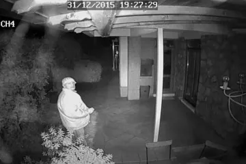 Snimila ga je kamera i sada ga svi traže