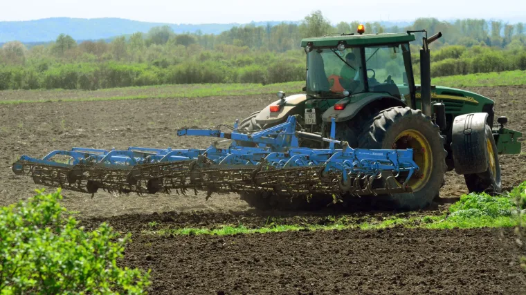 Iako je posao mukotrpan, sve vi&scaron;e mladih želi u poljoprivredu, a država im udvostručuje poticaje!