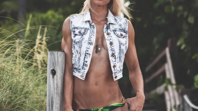 Lijepa policajka pokazala isklesano tijelo i sad svi za njom sline