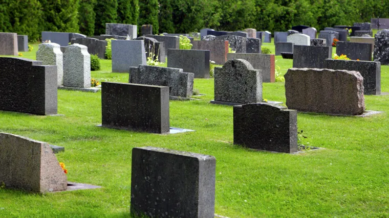 Grobari iz Ni&scaron;a u prosvjedu jer već mjesecima nisu primili plaću koja je niža od jednog ukopa