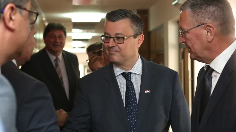 Osiguranje premijera Ore&scaron;kovića pregledavalo novinare i fotoreportere tražeći - transparente!