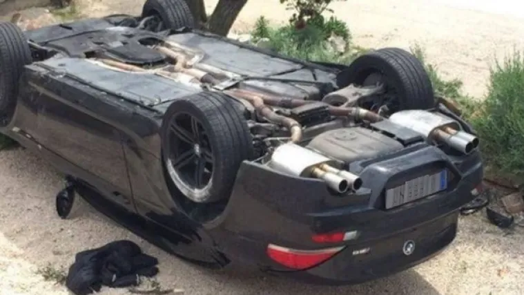 Na Rabu vozač divljao BMW-om i zavr&scaron;io na krovu