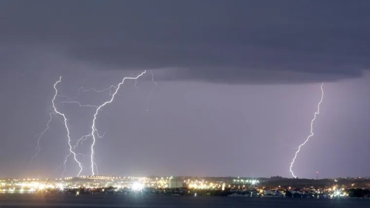 Grom na groblju ubio jednu ženu i ozlijedio drugu