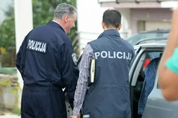 U stanu pronađeno mrtvo tijelo muškarca, uhićena mlađa žena