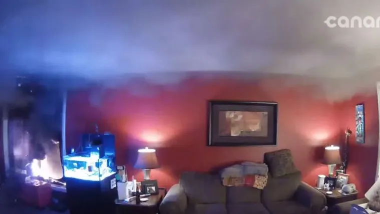 Bračni par preko mobitela gledao kako im vatra proždire dom