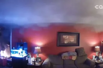 Bračni par preko mobitela gledao kako im vatra proždire dom