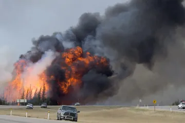 Najgora prirodna katastrofa u povijesti Kanade: požar u Alberti se nastavlja širiti