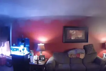 Kanađanin preko videonadzora gledao kako mu plamen guta kuću