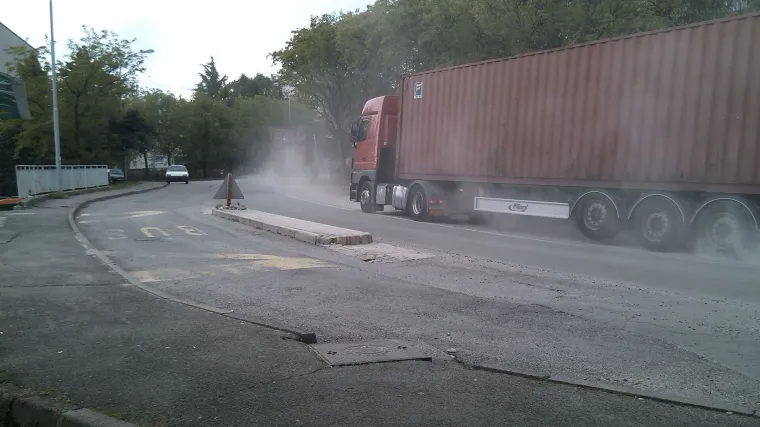 Mje&scaron;tani Drenove ogorčeni: 'Zbog nedovr&scaron;enih radova danima ne otvaramo prozore a rublje su&scaron;imo u stanovima'