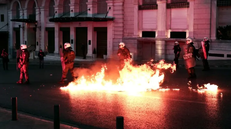 Parlament izglasao reforme, na policiju bacali molotovljeve koktele