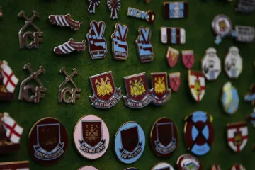 Ako požurite, Bilićev stol s tri ladice i telefonom nudi se za 50 funti