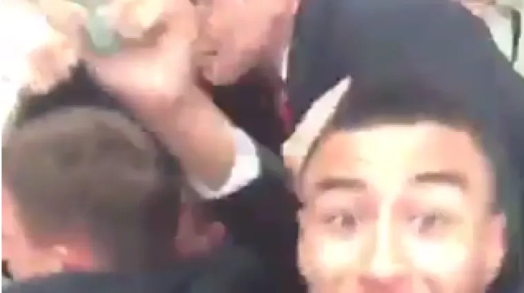 Ovako je huliganski napad izgledao iz Manchesterova autobusa