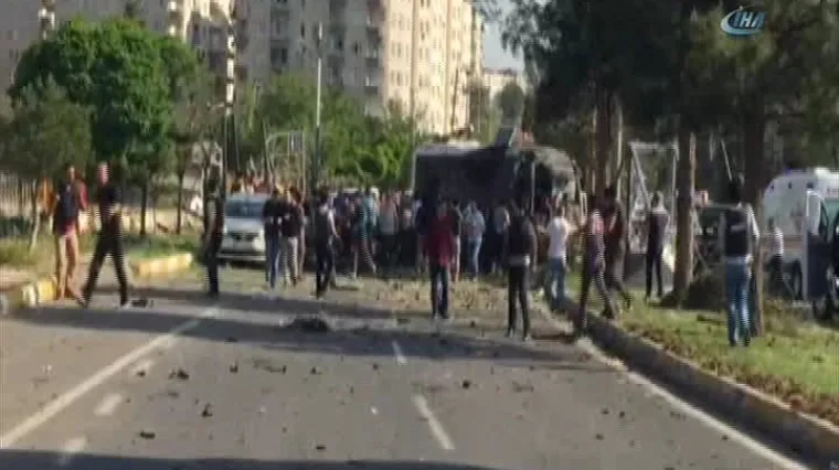 Eksplodirala autobomba, troje ljudi mrtvo, 45 ranjenih