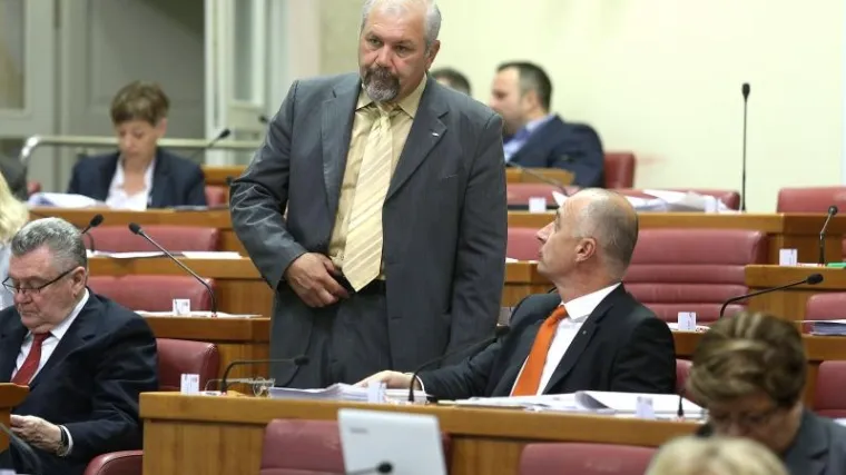 'Josip Petrović je industrijski špijun koji radi za MOL!'