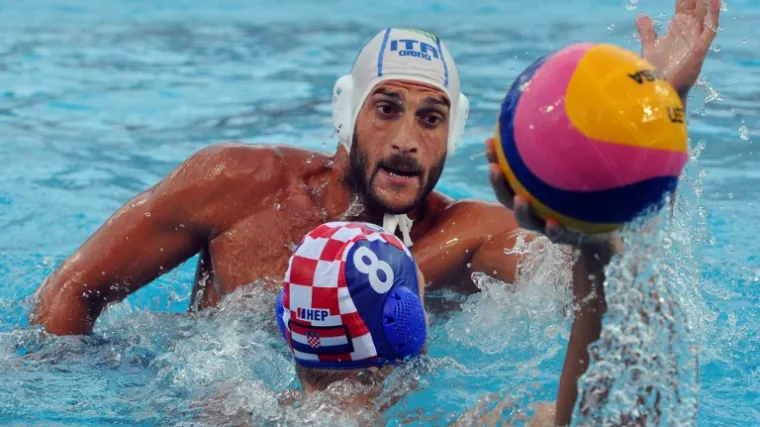 Jedan od najboljih svjetskih vaterpolista ranjen nožem dok je držao sina u rukama